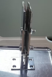 Soporte con bisagra de acero inox 304 para vidrio 16.5mm brillante