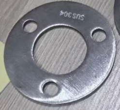 Brida de acero inox 304 hueco central 38.5*75*2.8 (1 1/2")